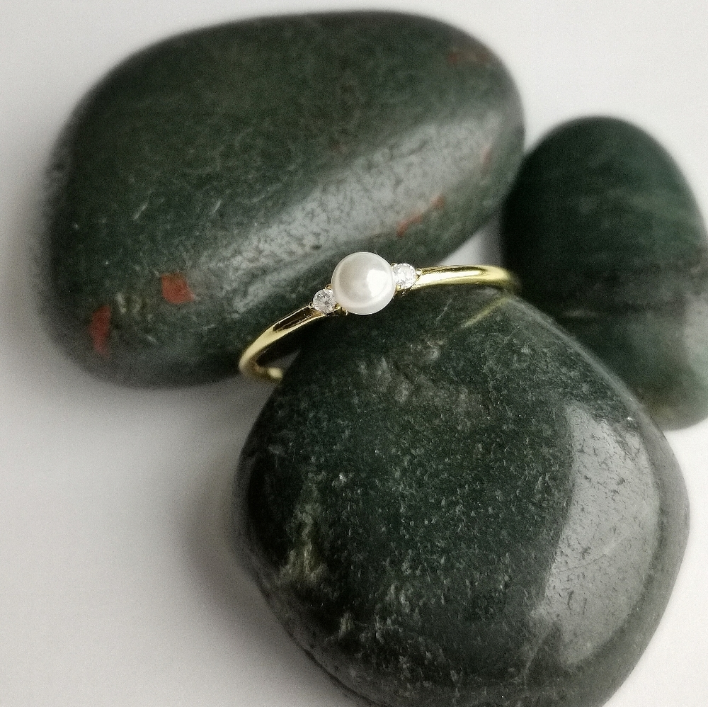 14k gold vermeil ring with pearl  cz size 5 stacking ring 🆕